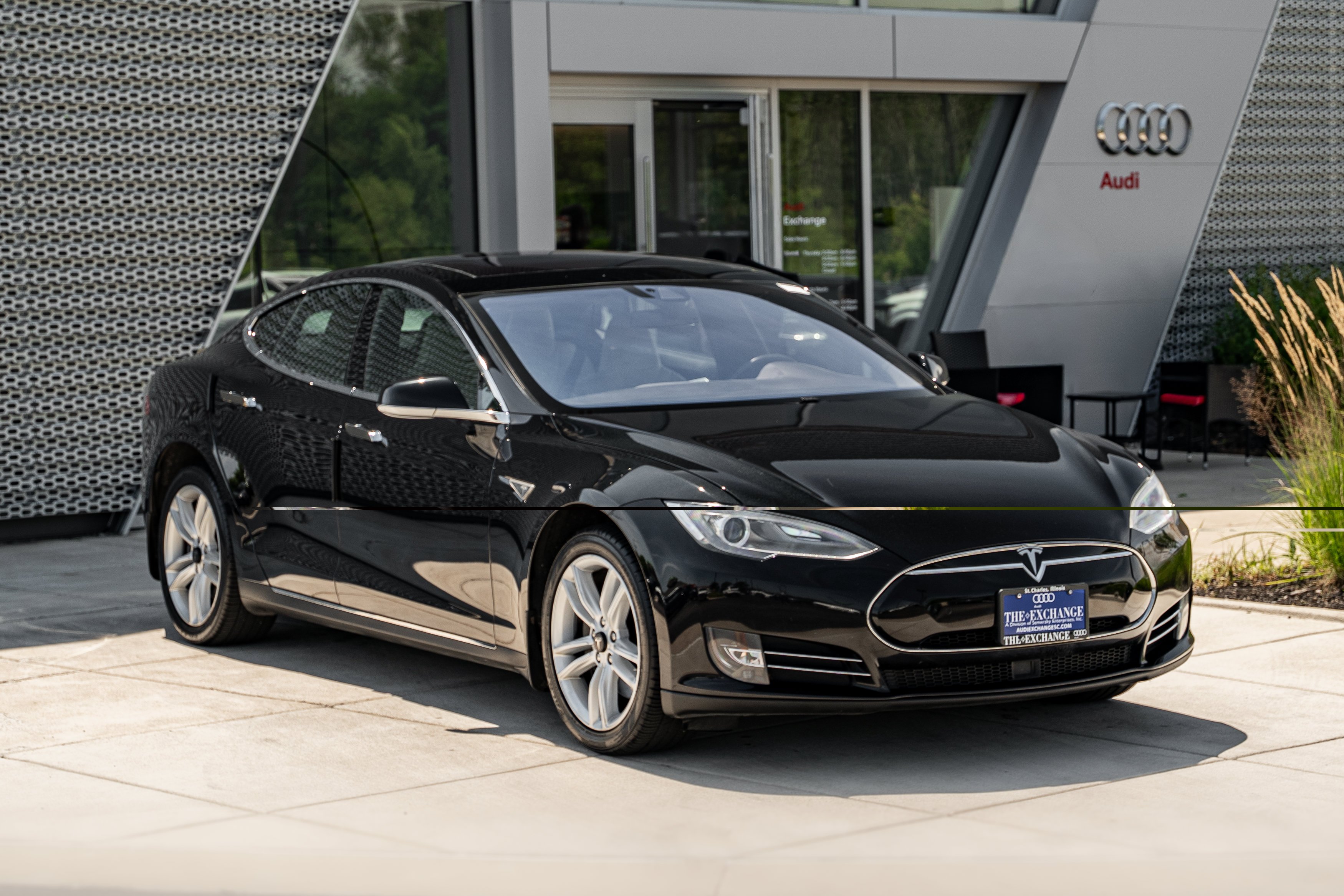 tesla model s 2015 5YJSA1E23FF105714 image tesla model s 2015 5YJSA1E23FF105714 image